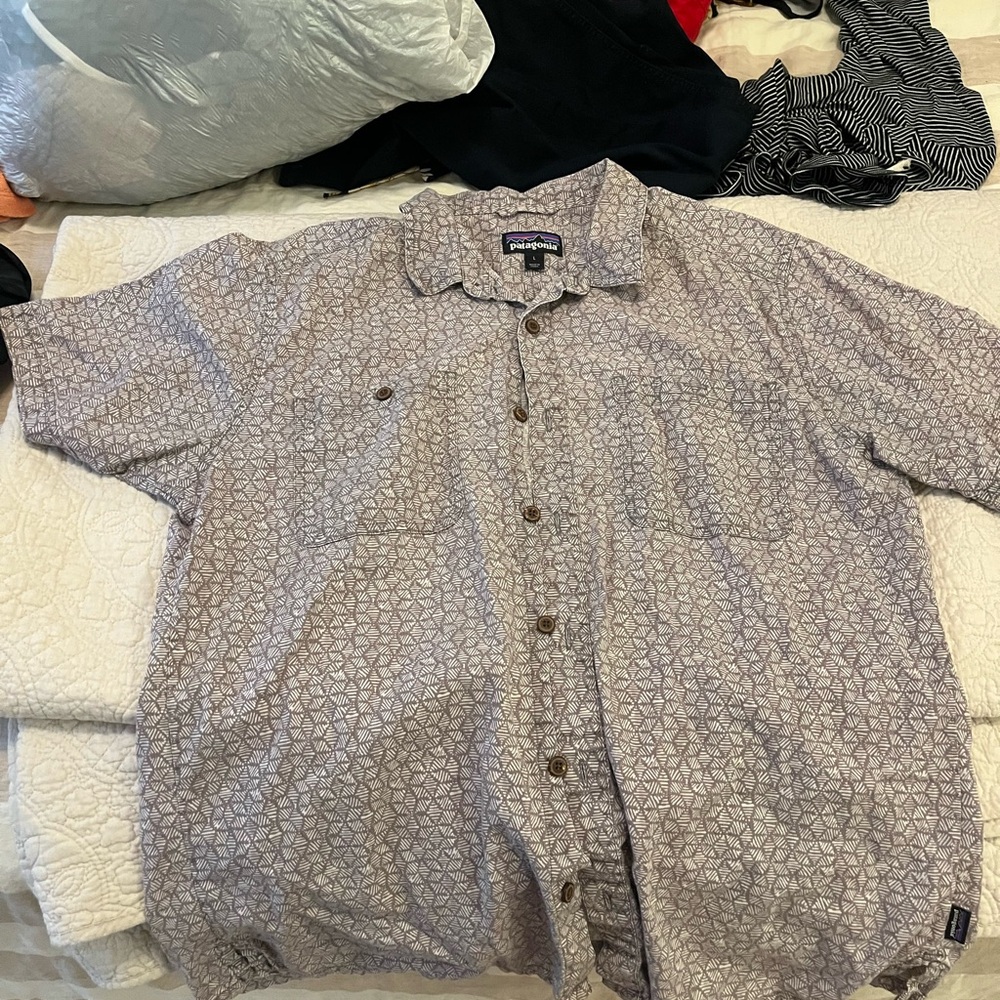 Patagonia Gray Patterned Button-Up Shirt